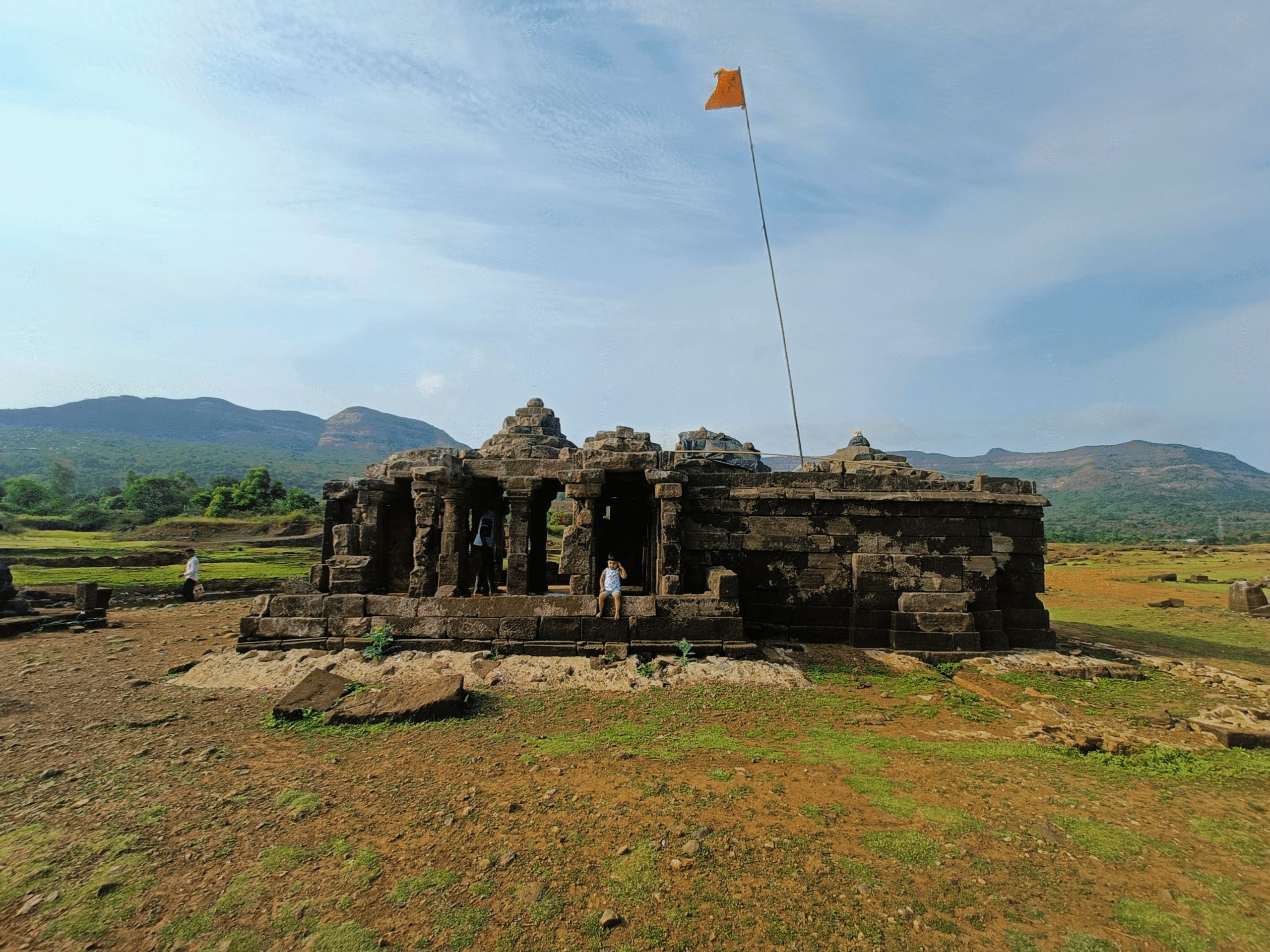 पवना तलावातील 1000 वर्षे जुने वाघेश्वर मंदिर: पाण्याखाली लपलेला रहस्यमयी इतिहास!