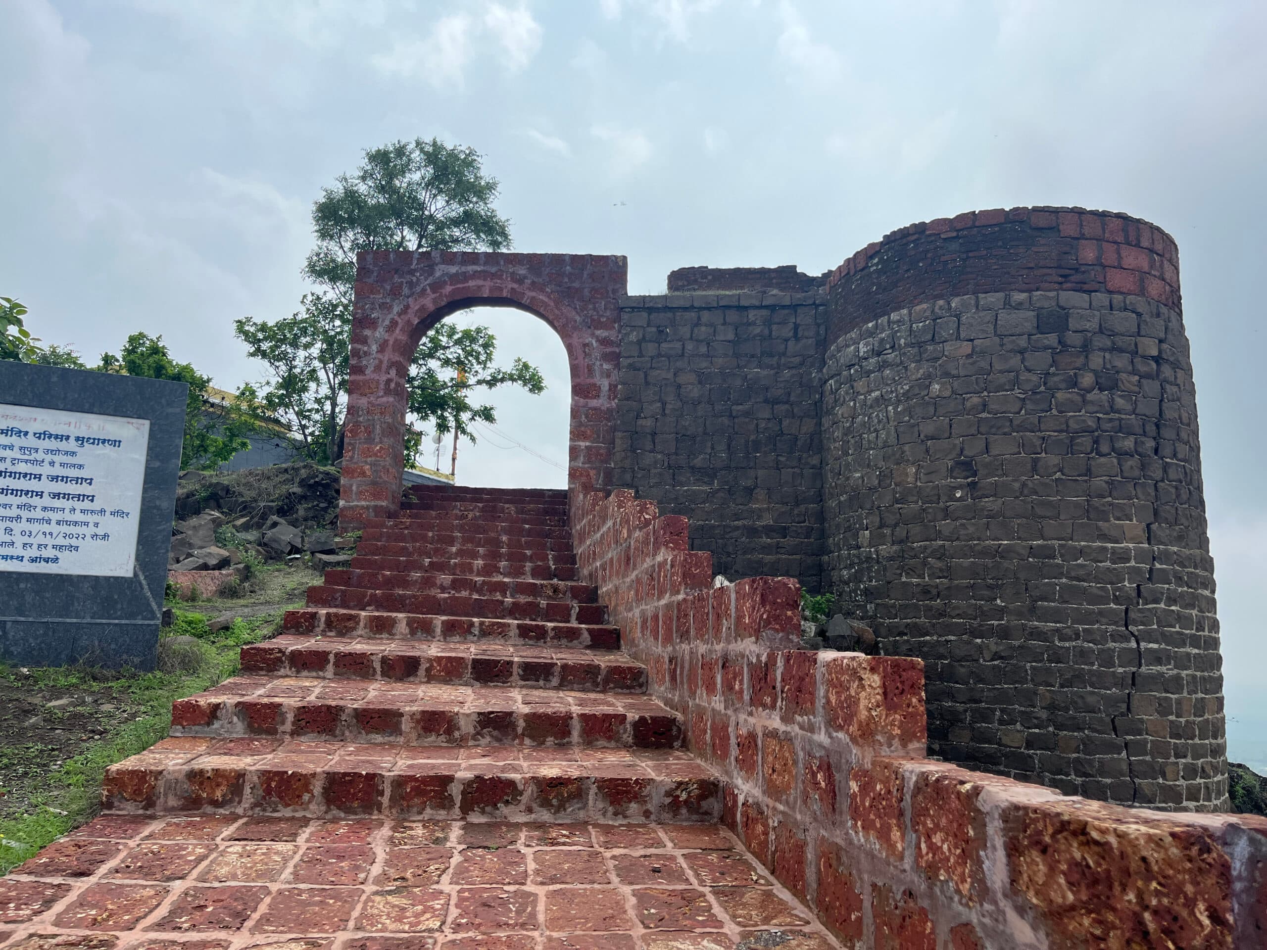 Dhavalgad Fort: इतिहासाच्या पानांमधील हरवलेला किल्ला